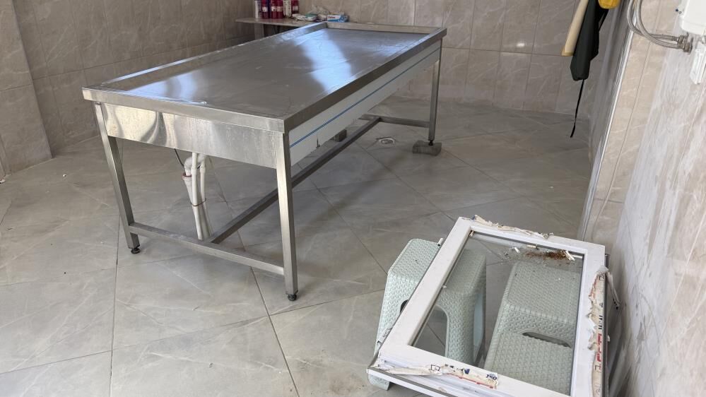 Mezarlikta Skandal Hirsizlik Kefen Carsaf Ve Havlular Calindi Muhtar Kefeni Ne Yapacak (1)