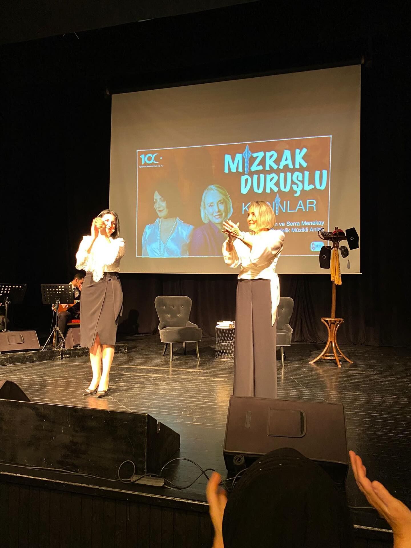 Mizrak Duruşlu Kadinlar (1)