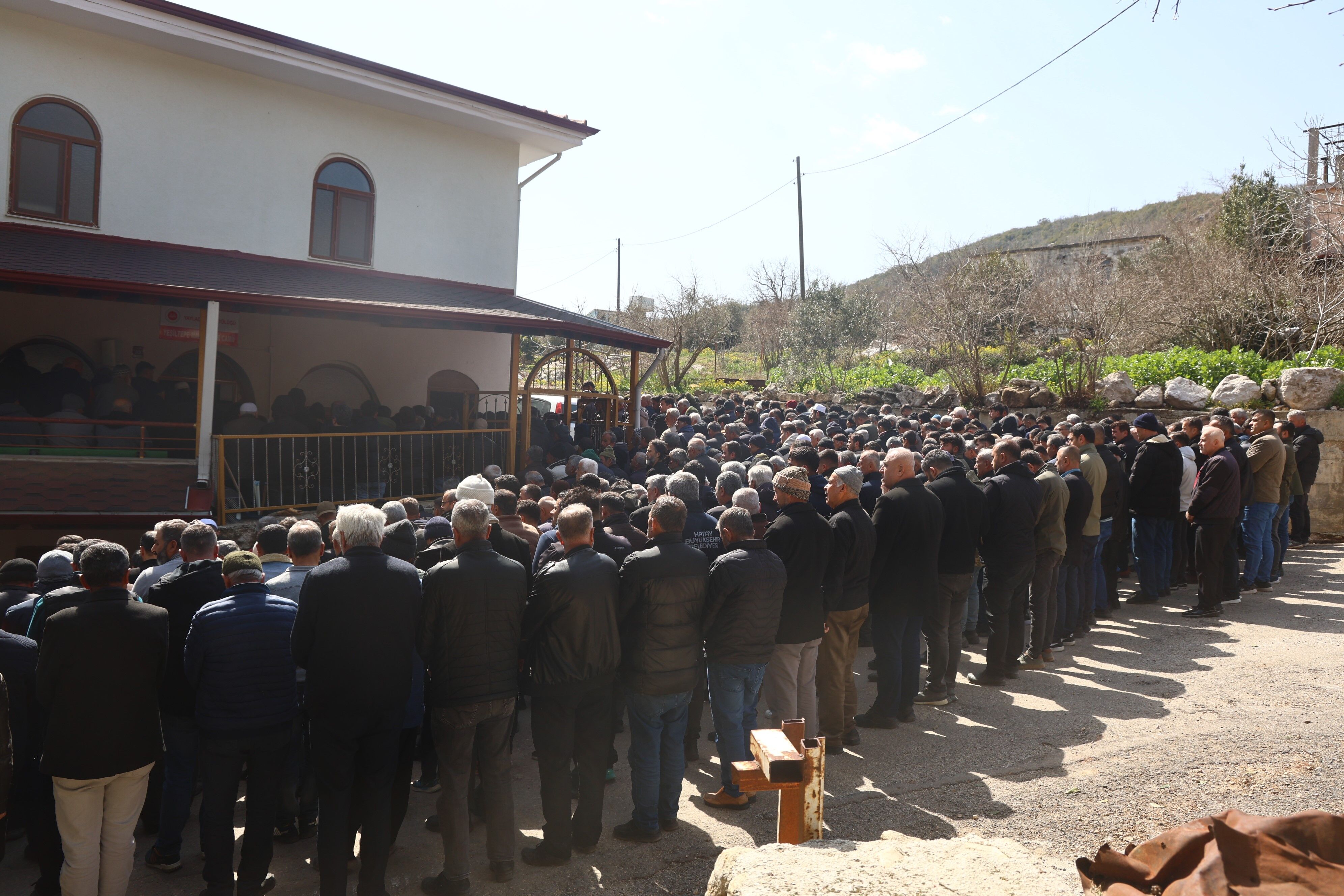 Motosikletle Akraba Ziyaretine Gidiyorlardi Kamyonetin Lastigi Patlayinca Facia Yasand (1)-1