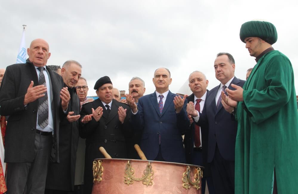 Nevruz Ve Mesir Macunu Gelenegi Bir Arada Manisada Bayram Senligi (10)