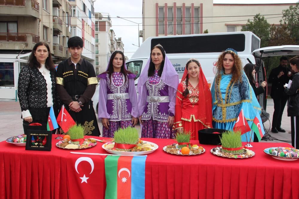 Nevruz Ve Mesir Macunu Gelenegi Bir Arada Manisada Bayram Senligi (4)