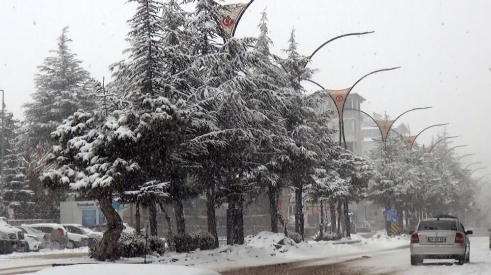 O Ilceye Mart Ayinda Kar Surprizi Vatandasin Gunluk Yasami Etkilendi (1)-1