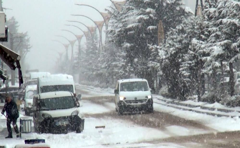 O Ilceye Mart Ayinda Kar Surprizi Vatandasin Gunluk Yasami Etkilendi (3)