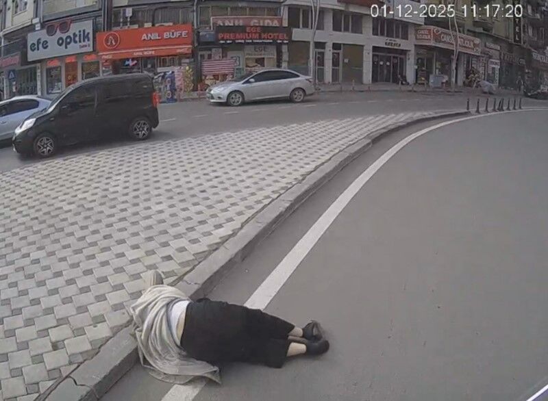 Otobusun Carptigi Genc Kadinin Oldugu Kazanin Goruntuleri Cikti (1)-1