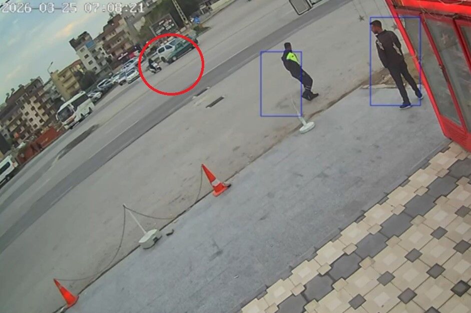 Otomobille Carpisan Motosikletin Surucusu Havada Boyle Takla Atti (2)