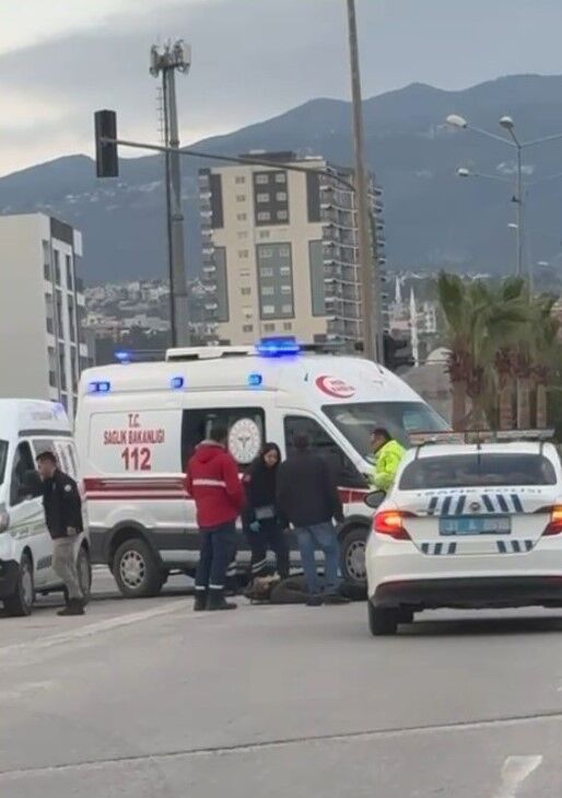 Otomobille Carpisan Motosikletin Surucusu Havada Boyle Takla Atti (3)