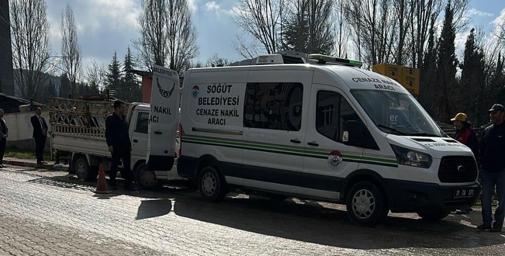 Park Halindeki Kamyonette Olu Bulundu Hayatini Kaybeden Kisinin Kimligi Ilceyi Yasa Bo (1)
