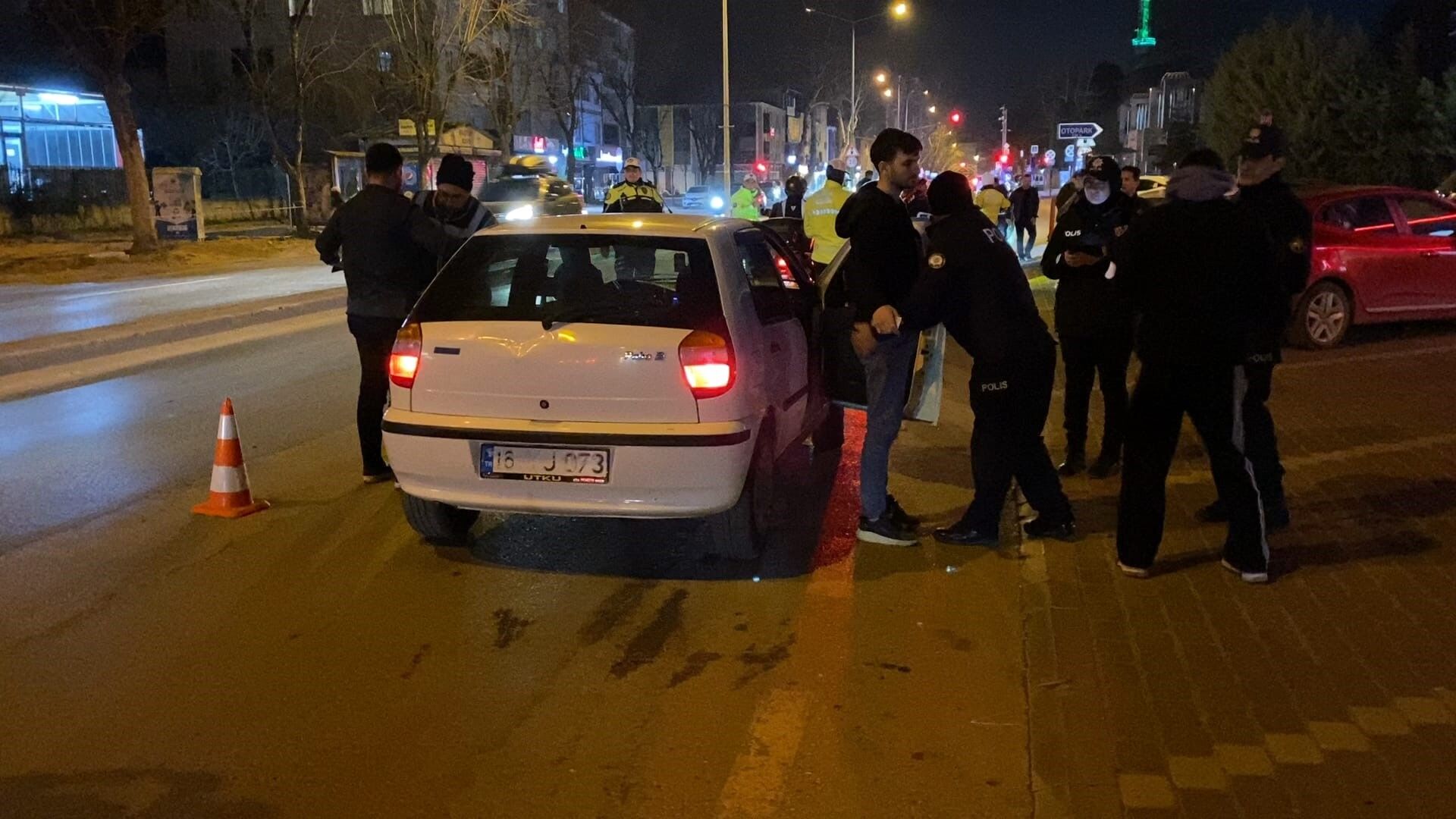 Polis 10 Noktada Sok Uygulama Gerceklestirdi Ramazan Boyunca Ilcede Supheliler Ve Arac (3)