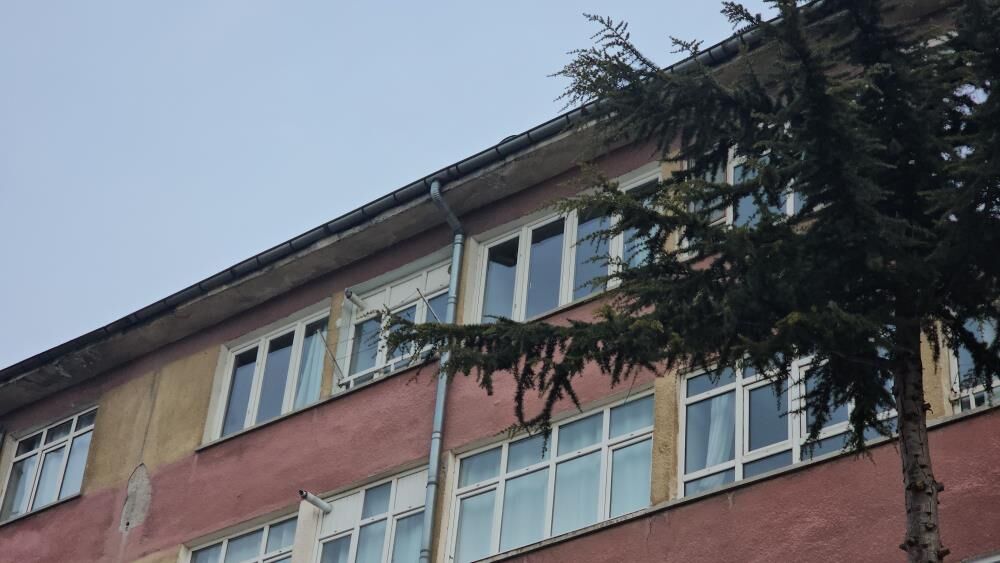 Psikolojik Sorunlari Oldugu Iddia Edilen Sahis 5 Kattan Baliklama Atlayan Sahis Hayati (3)