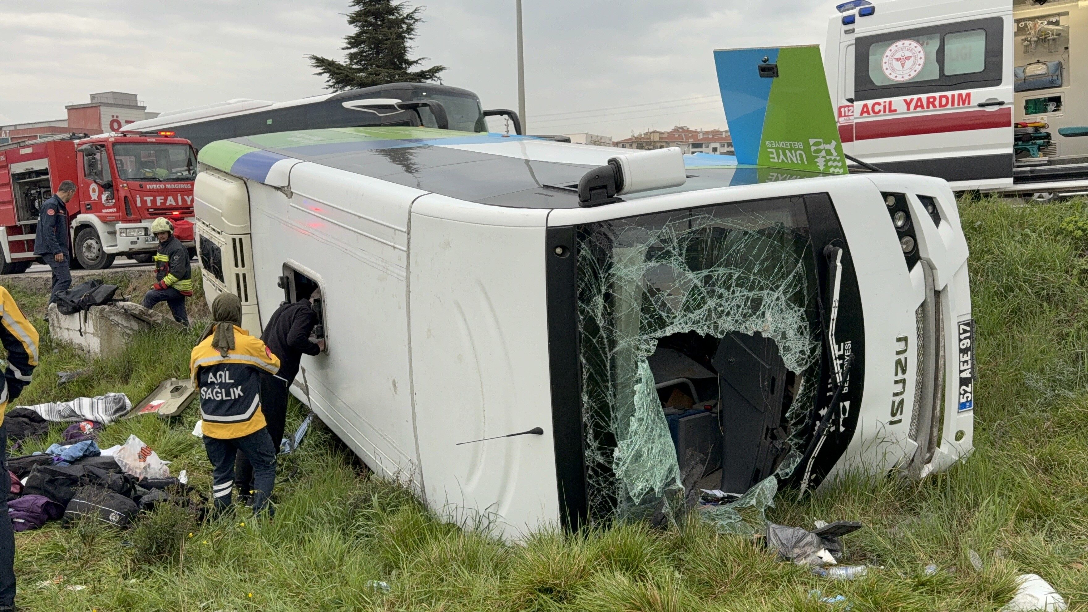 Robot Yarismasindan Donen Ogrencileri Tasiyan Midibus Sarampole Yuvarlandi 9U Ogrenci (2)