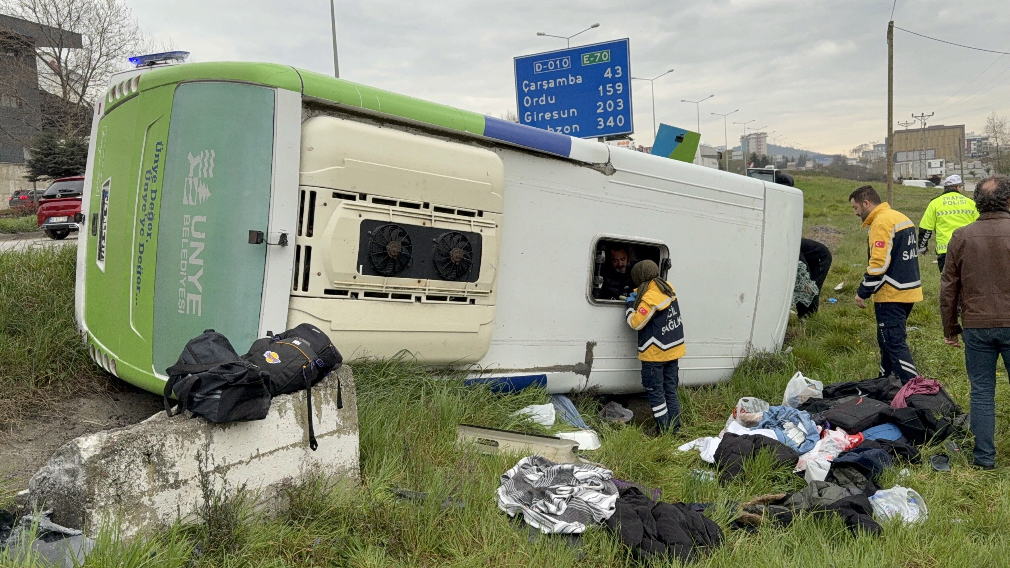Robot Yarismasindan Donen Ogrencileri Tasiyan Midibus Sarampole Yuvarlandi 9U Ogrenci (3)