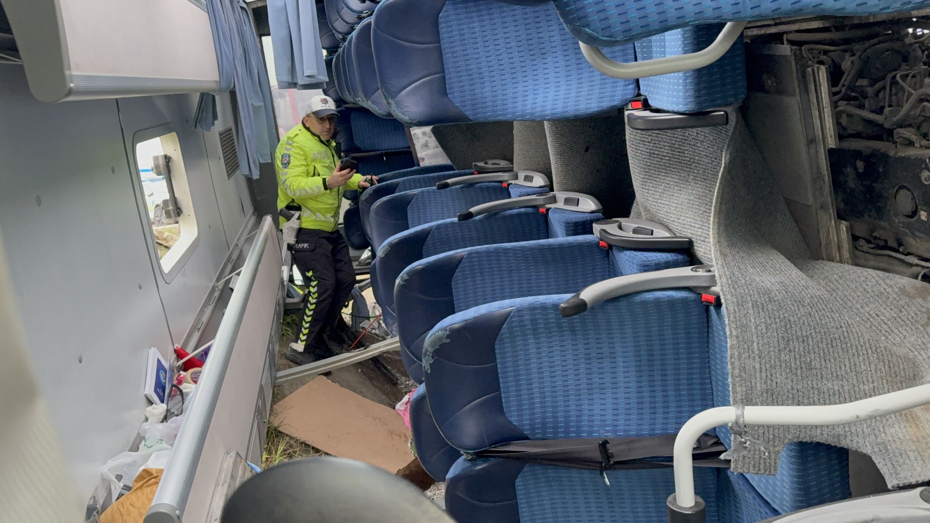 Robot Yarismasindan Donen Ogrencileri Tasiyan Midibus Sarampole Yuvarlandi 9U Ogrenci (4)