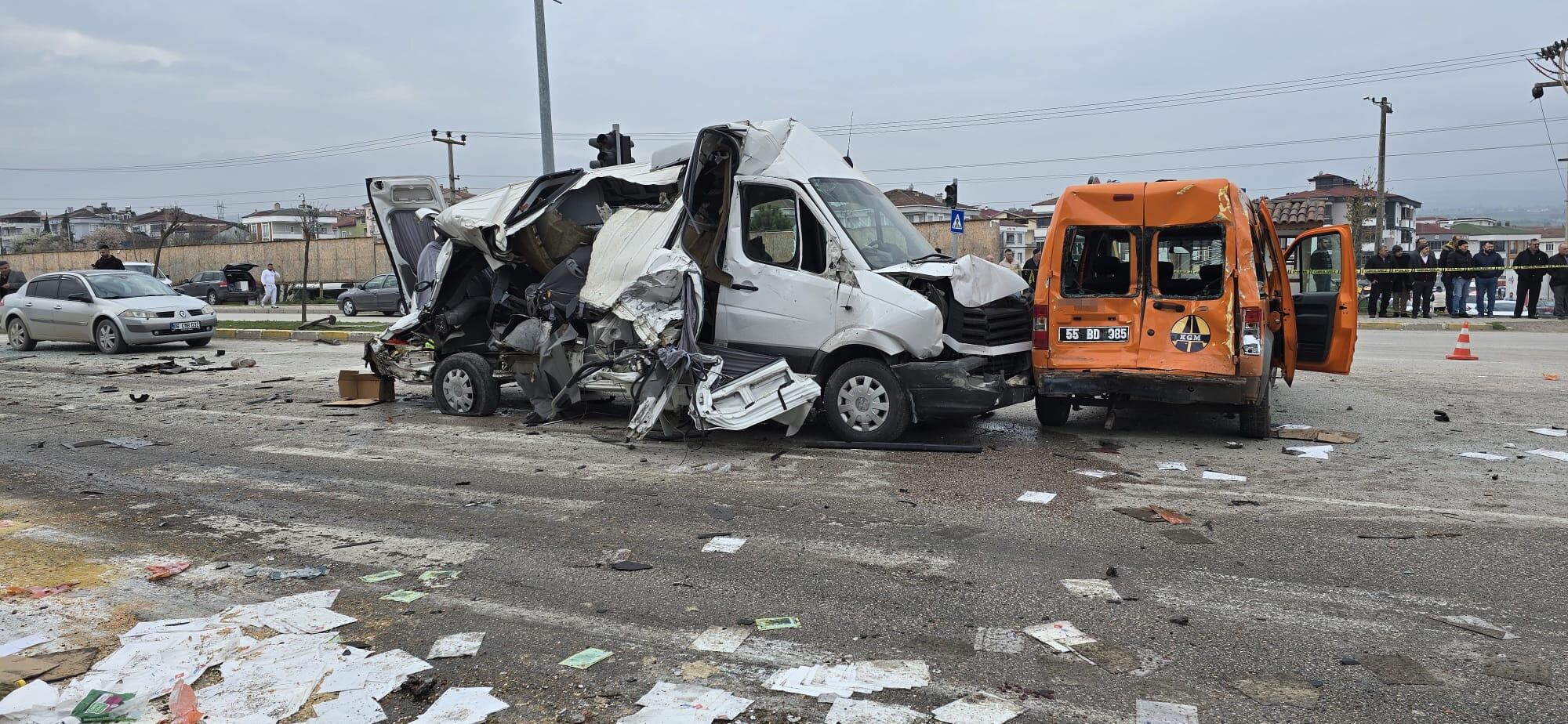 Sabah Saatlerinde Korku Dolu Anlar Freni Patlayan Tir Ortaligi Savas Alanina Cevirdi 7 (3)