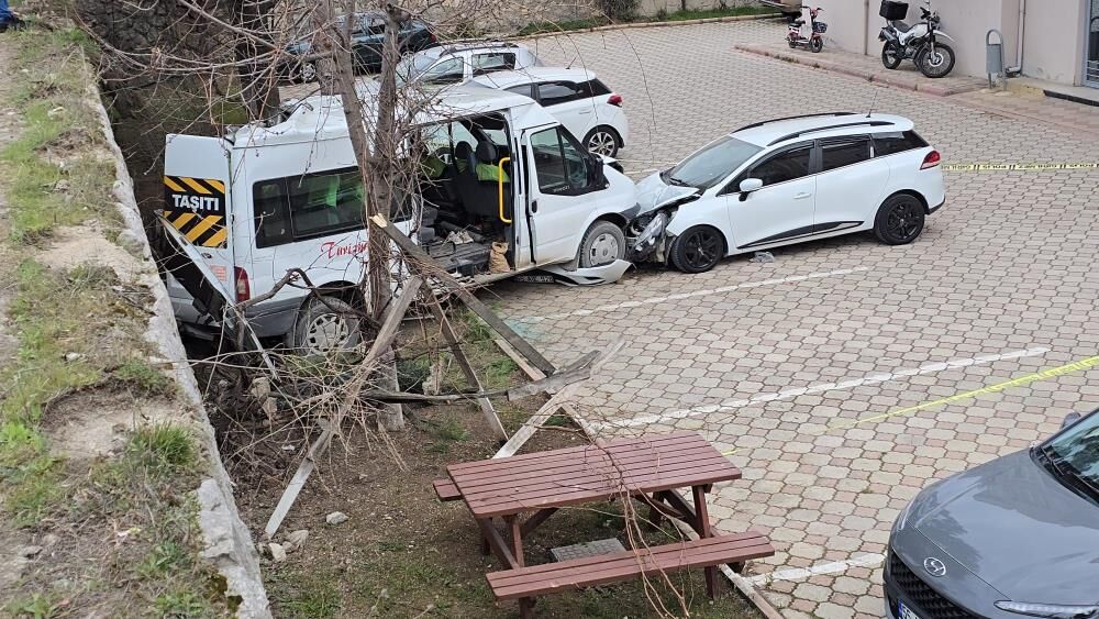 Sabah Saatlerinde Korku Dolu Anlar Freni Patlayan Tir Ortaligi Savas Alanina Cevirdi 7 (5)