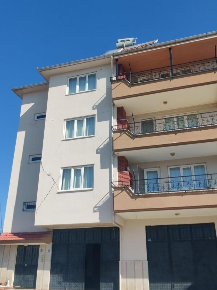 Salihli Halki Da Korku Dolu Anlar Yasamisti Buldanda 51Lik Deprem Sonrasi Eski Yapilar (1)-1