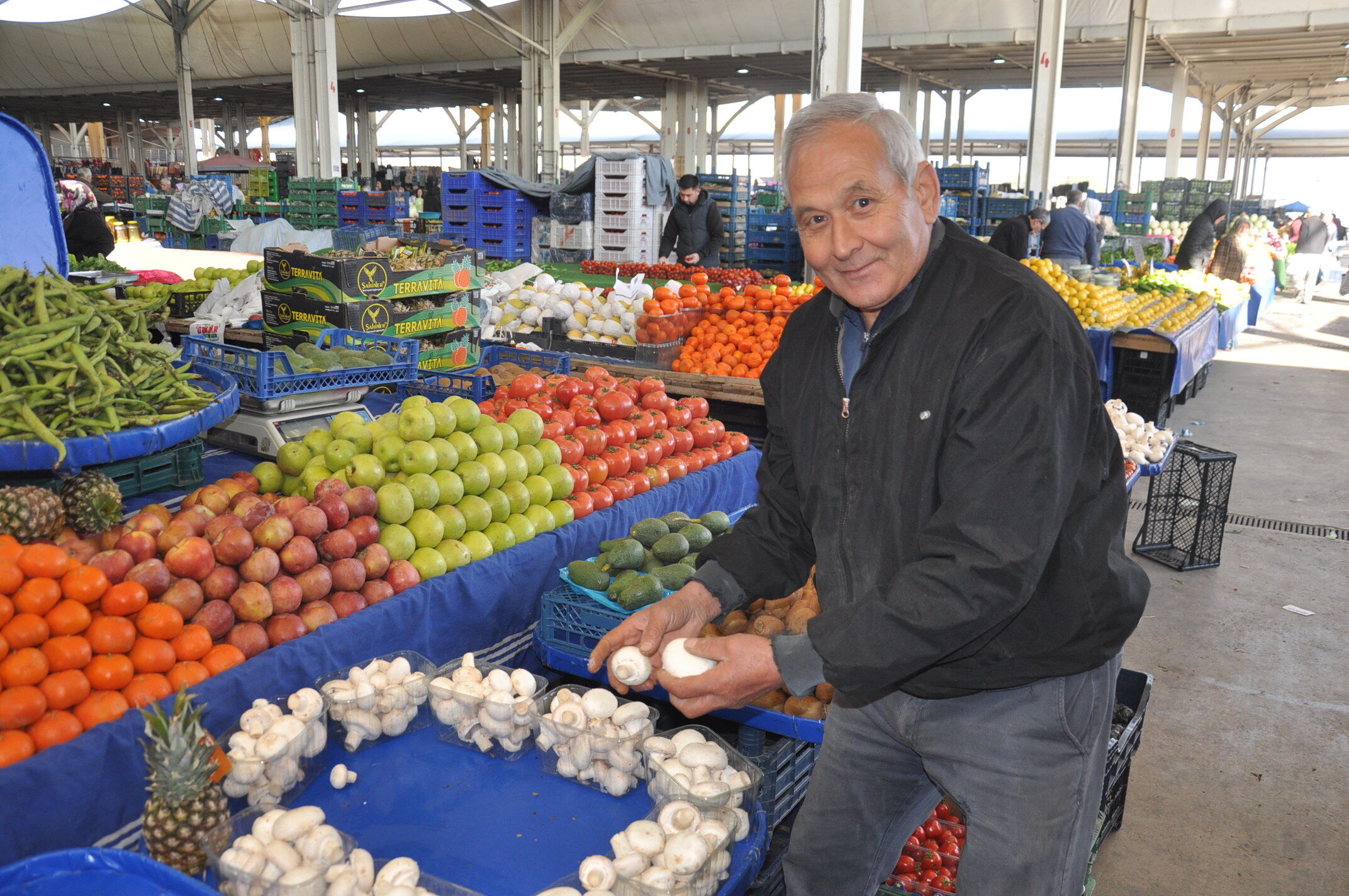 Sali̇hli̇ Pazar Çarşamba (10)