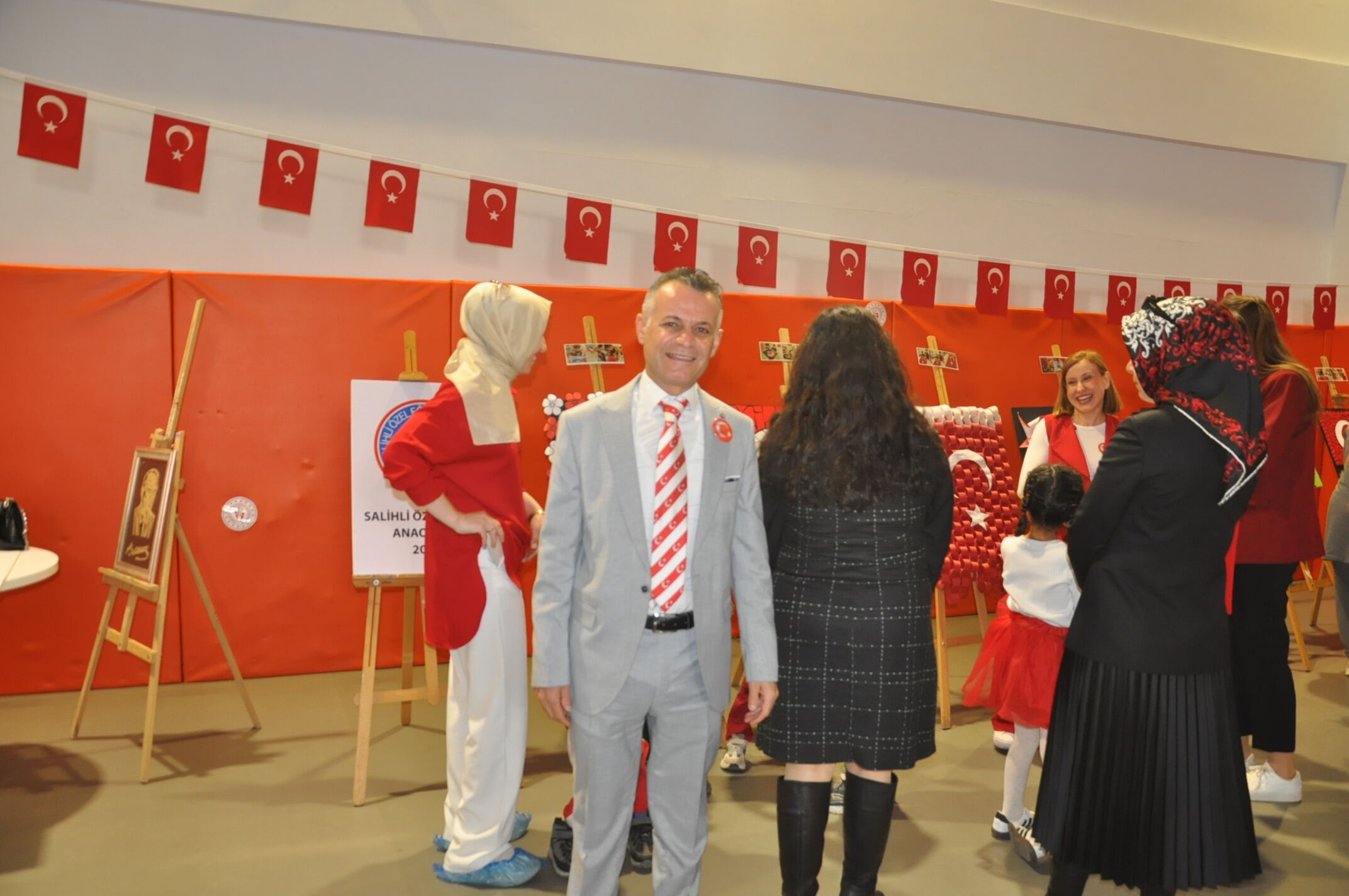 Salihlide Anaokulu Ogrencilerinden Bayrak Sergisi (11)