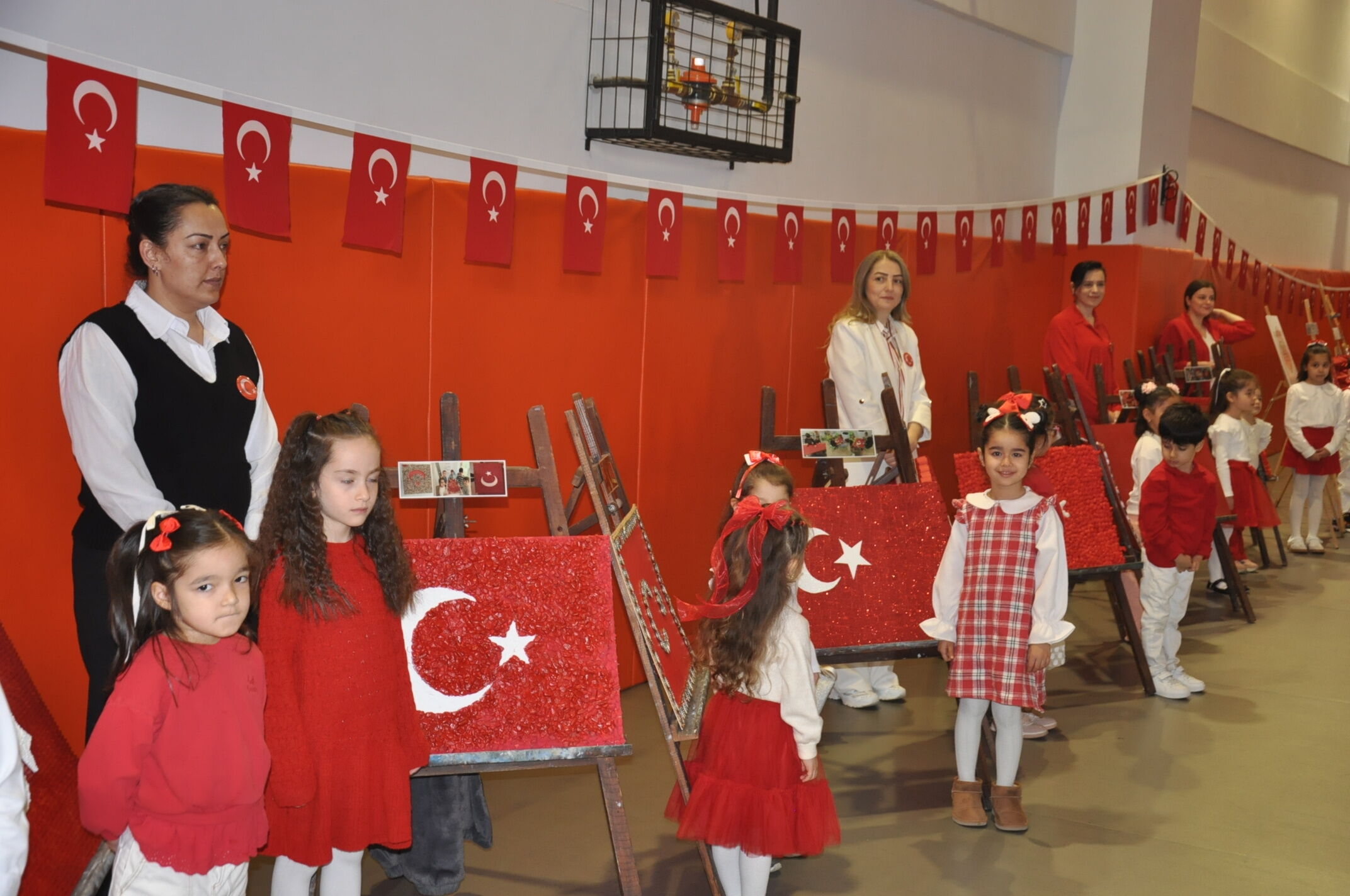 Salihlide Anaokulu Ogrencilerinden Bayrak Sergisi (5)