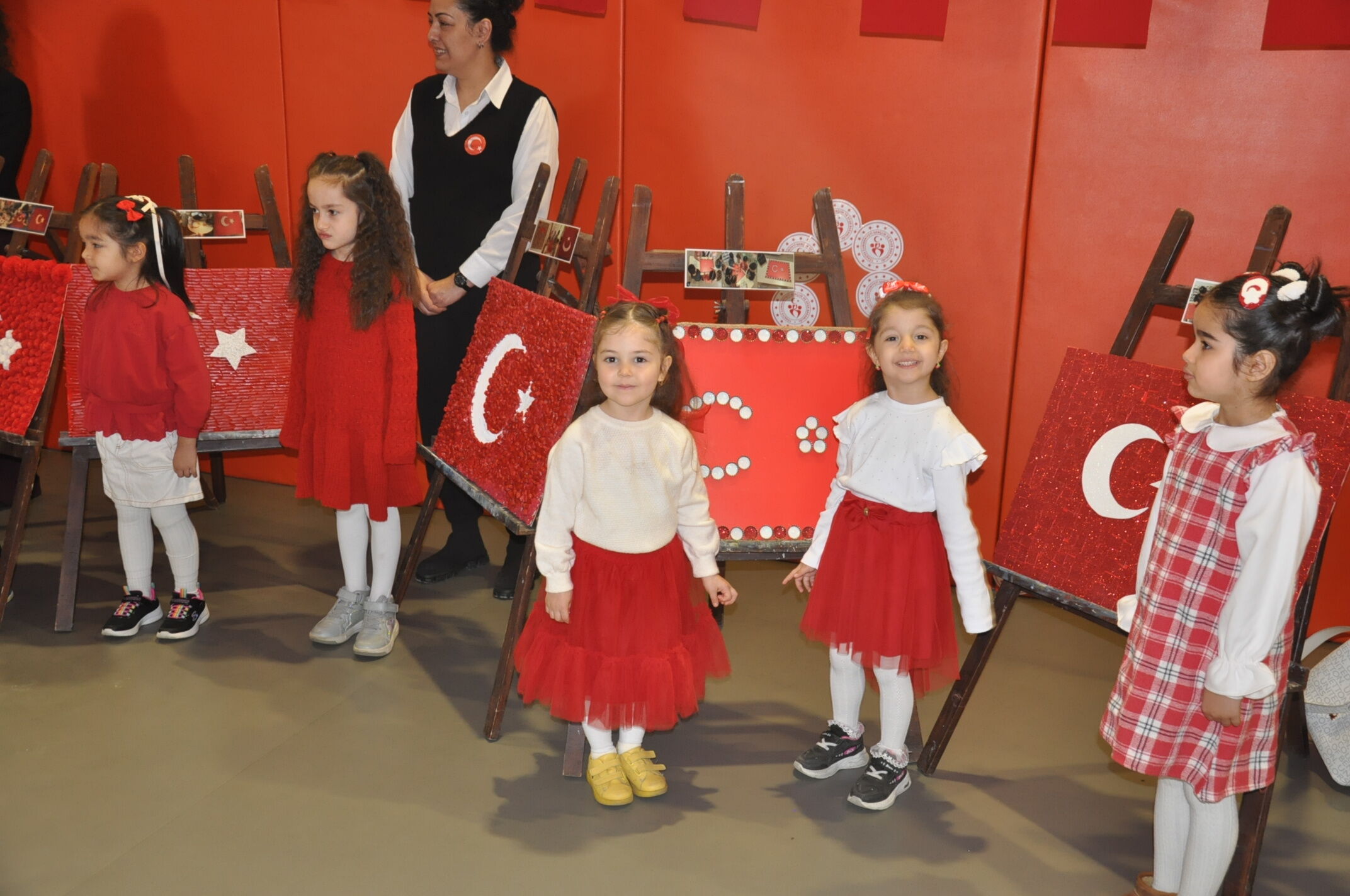 Salihlide Anaokulu Ogrencilerinden Bayrak Sergisi (6)