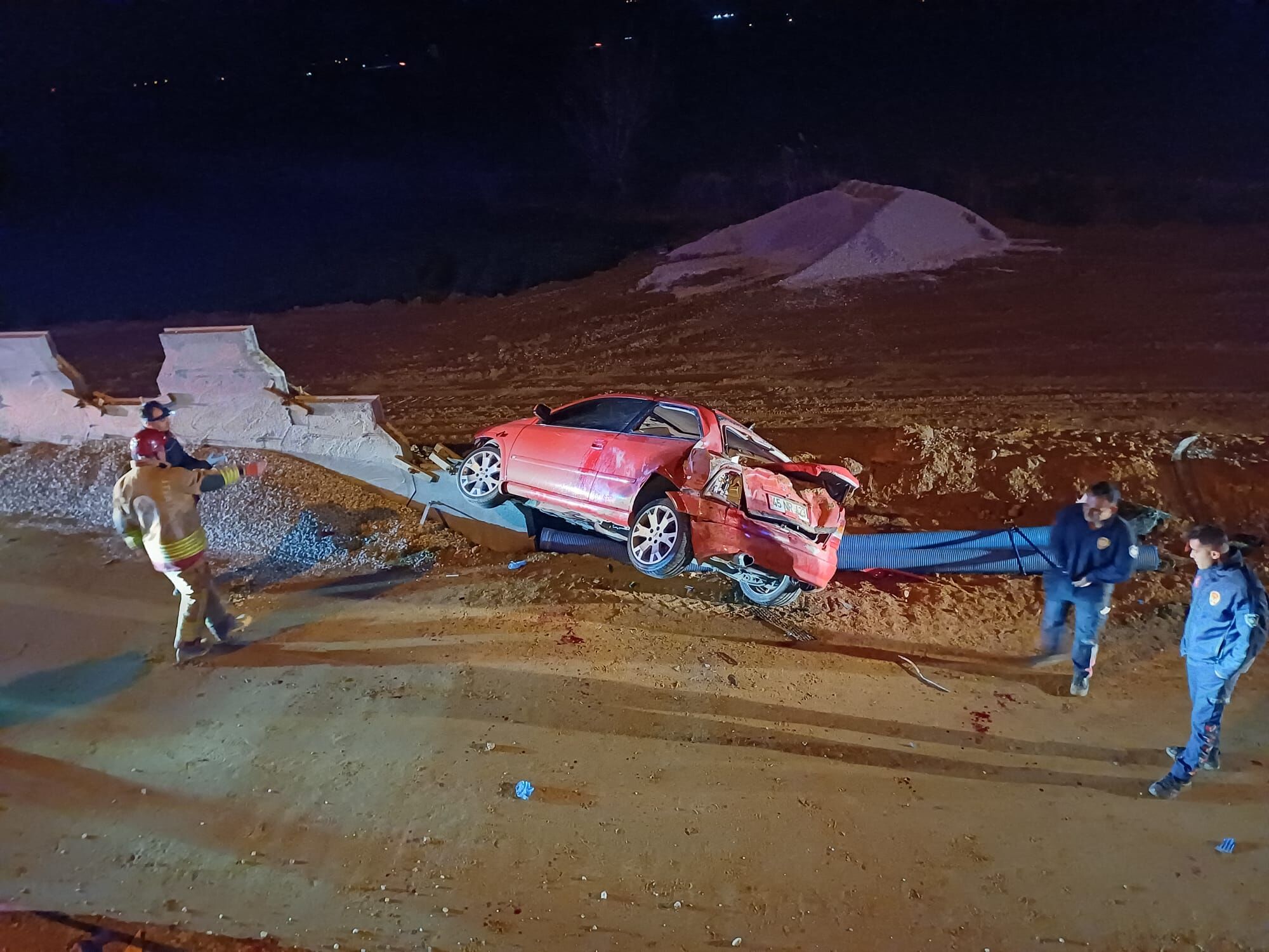 Salihlide Korkutan Kaza 2 Kisi Yaralandi (1)