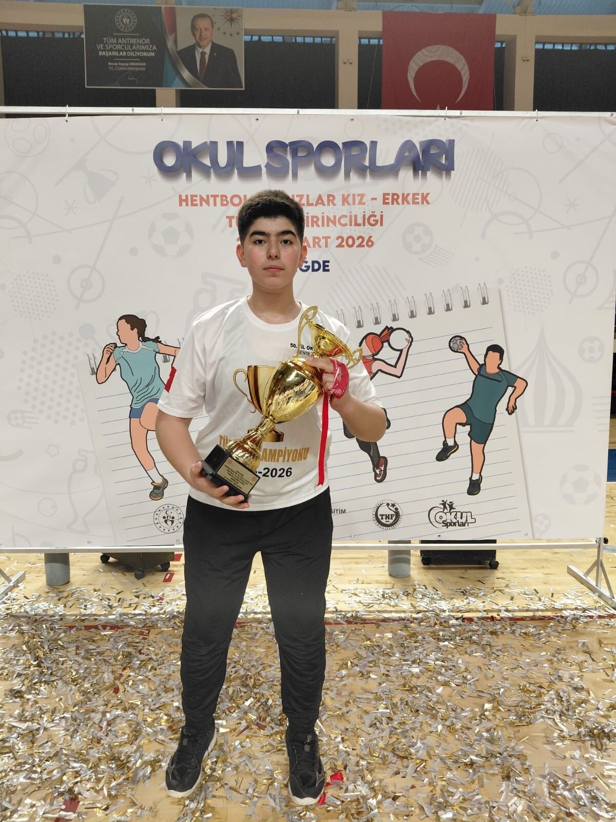 Salihliden Tarihi Basari 50 Yil Ortaokulu Namaglup Sampiyon (1)