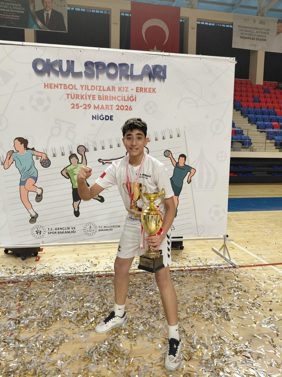 Salihliden Tarihi Basari 50 Yil Ortaokulu Namaglup Sampiyon (11)