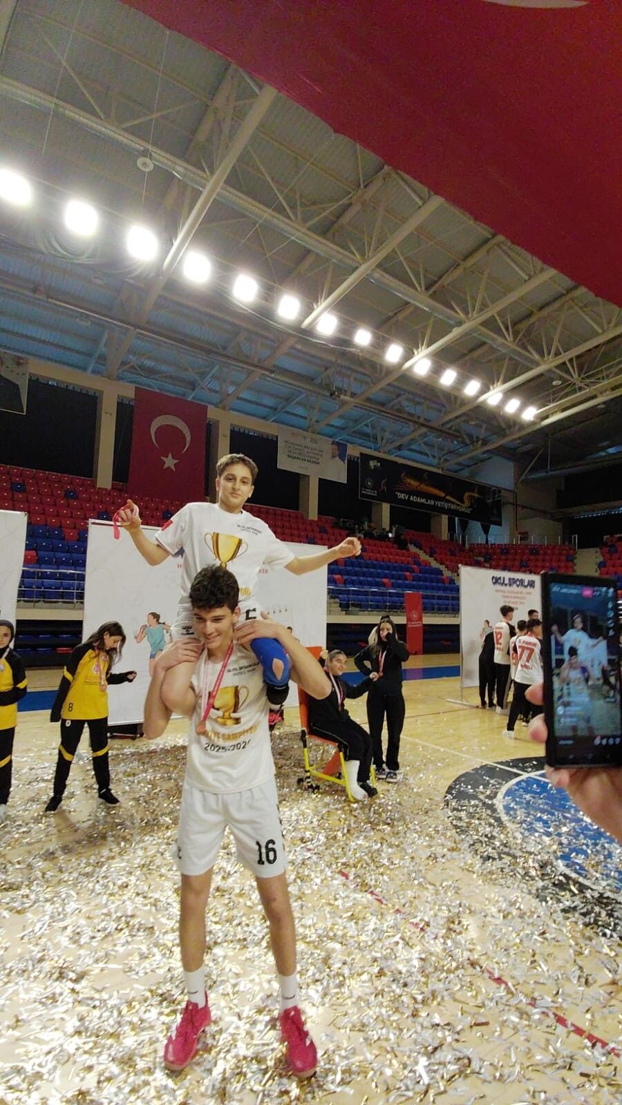 Salihliden Tarihi Basari 50 Yil Ortaokulu Namaglup Sampiyon (3)