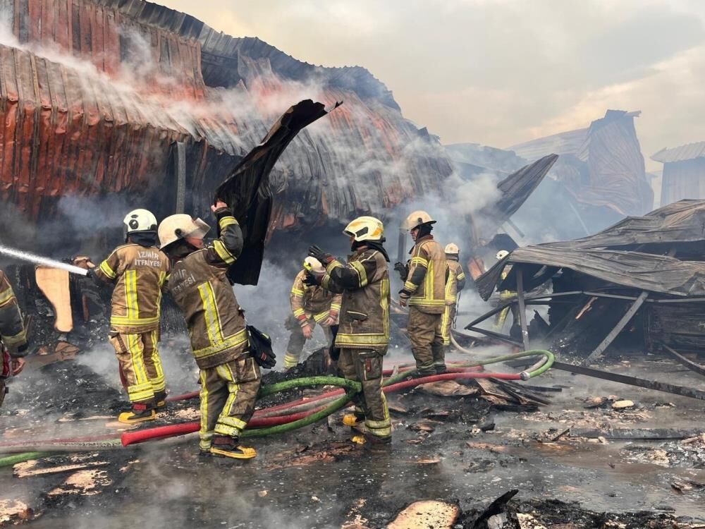 Sanayi Sitesinde Sabaha Karsi Yangin 3 Atolye Ve 2 Depo Kule Dondu Buyuk Maddi Hasar M (3)