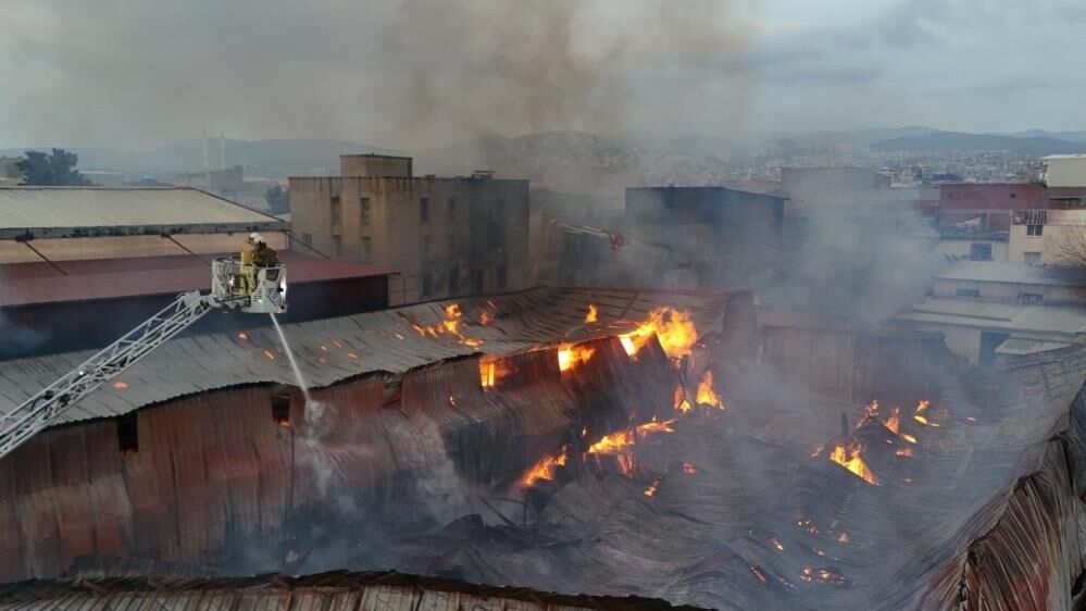 Sanayi Sitesinde Sabaha Karsi Yangin 3 Atolye Ve 2 Depo Kule Dondu Buyuk Maddi Hasar M (4)