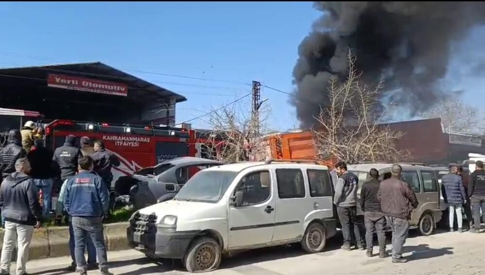 Sanayi Sitesindeki Is Yerinden Yukselen Dumanlar Panige Neden Oldu (4)