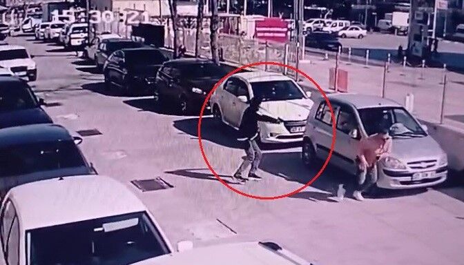 Saniye Saniye Kaydedildi Ayni Kisiye Ucuncu Silahli Saldiri Iki Kez Kurtuldu Ucuncusun (3)