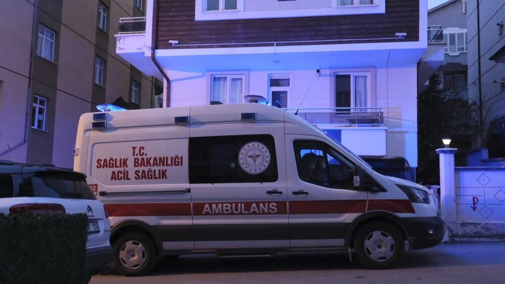 Saskinlik Yaratan Olum 31 Yasindaki Kadin Apart Dairesinde Hareketsiz Halde Bulundu (1)-1