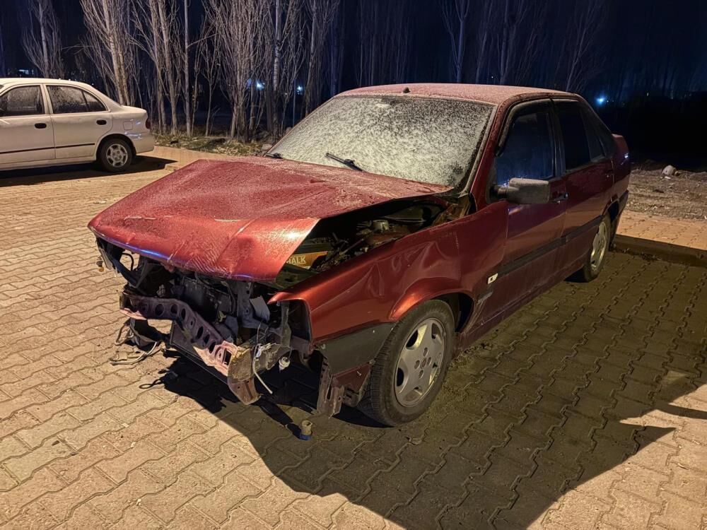 Satisini Yaptigi Arabayi Kazali Halde Otoparkta Gorunce Soka Ugradi (1)-1