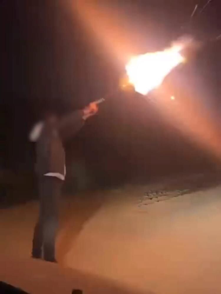 Sokak Ortasinda Tabancayla Ates Acti O Anlar Sosyal Medyada Tepki Topladi (3)