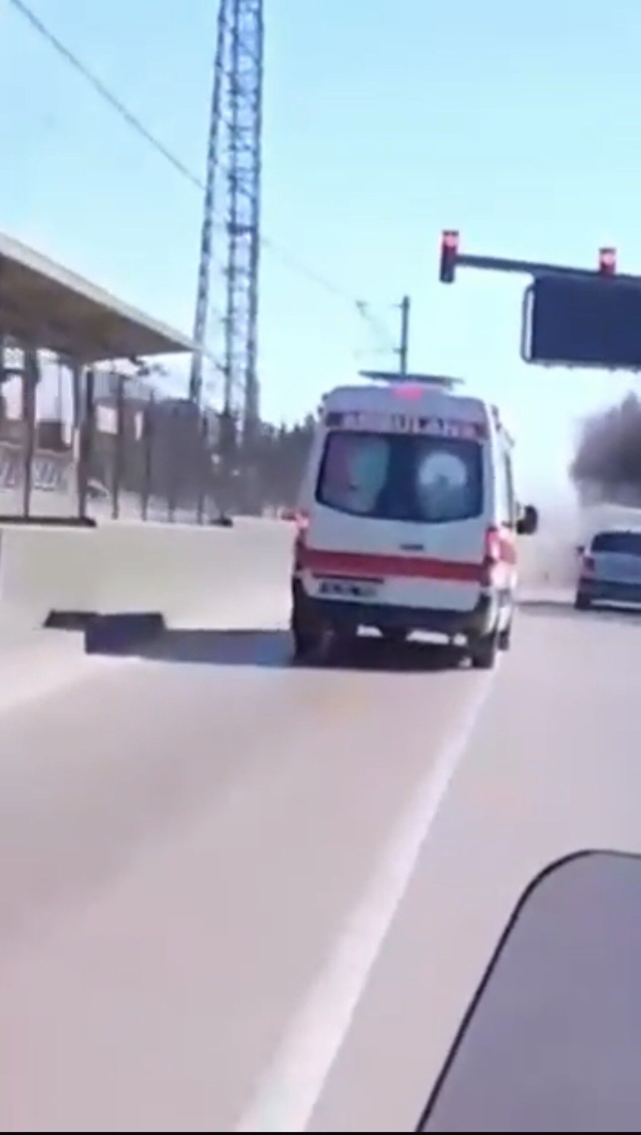 Suruculer Son Anda Fark Etti Kirmizi Isik Zincirleme Kazaya Neden Oldu O Anlar Saniye (2)