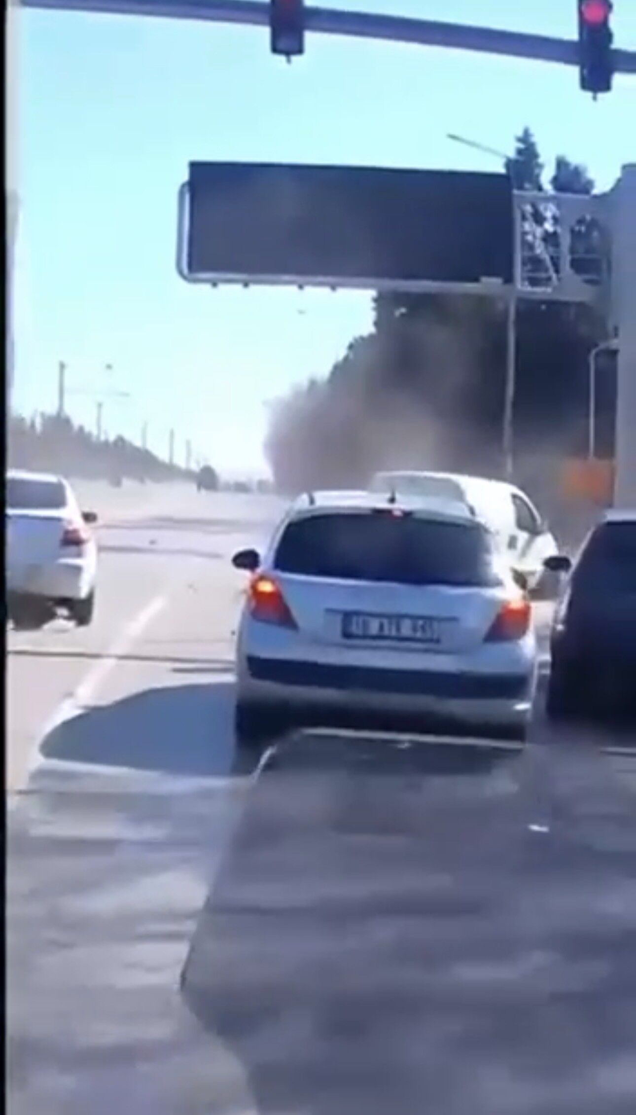 Suruculer Son Anda Fark Etti Kirmizi Isik Zincirleme Kazaya Neden Oldu O Anlar Saniye (3)