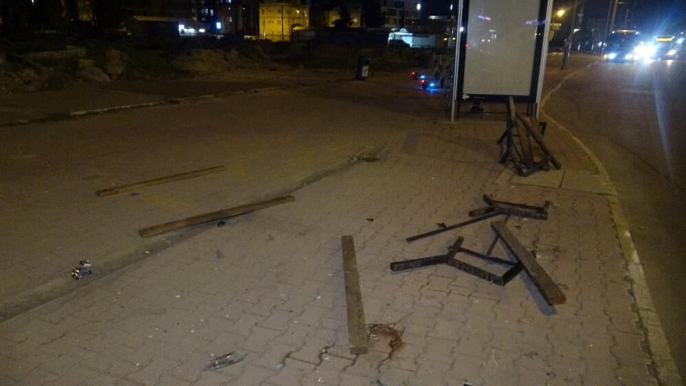 Surucunun Direksiyon Basinda Kriz Gecirmesi Korku Dolu Anlara Sebep Oldu Otomobil Park (4)