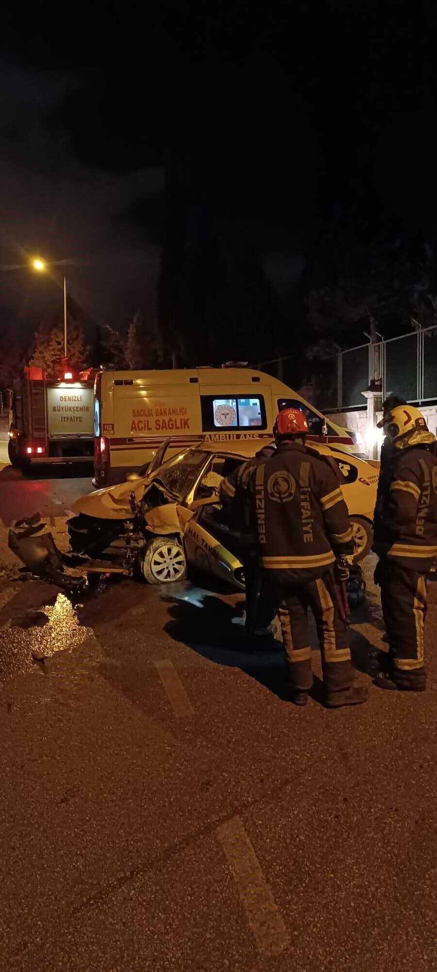 Taksi Icinde Sikismisti Hastaneden Aci Haber Geldi (2)