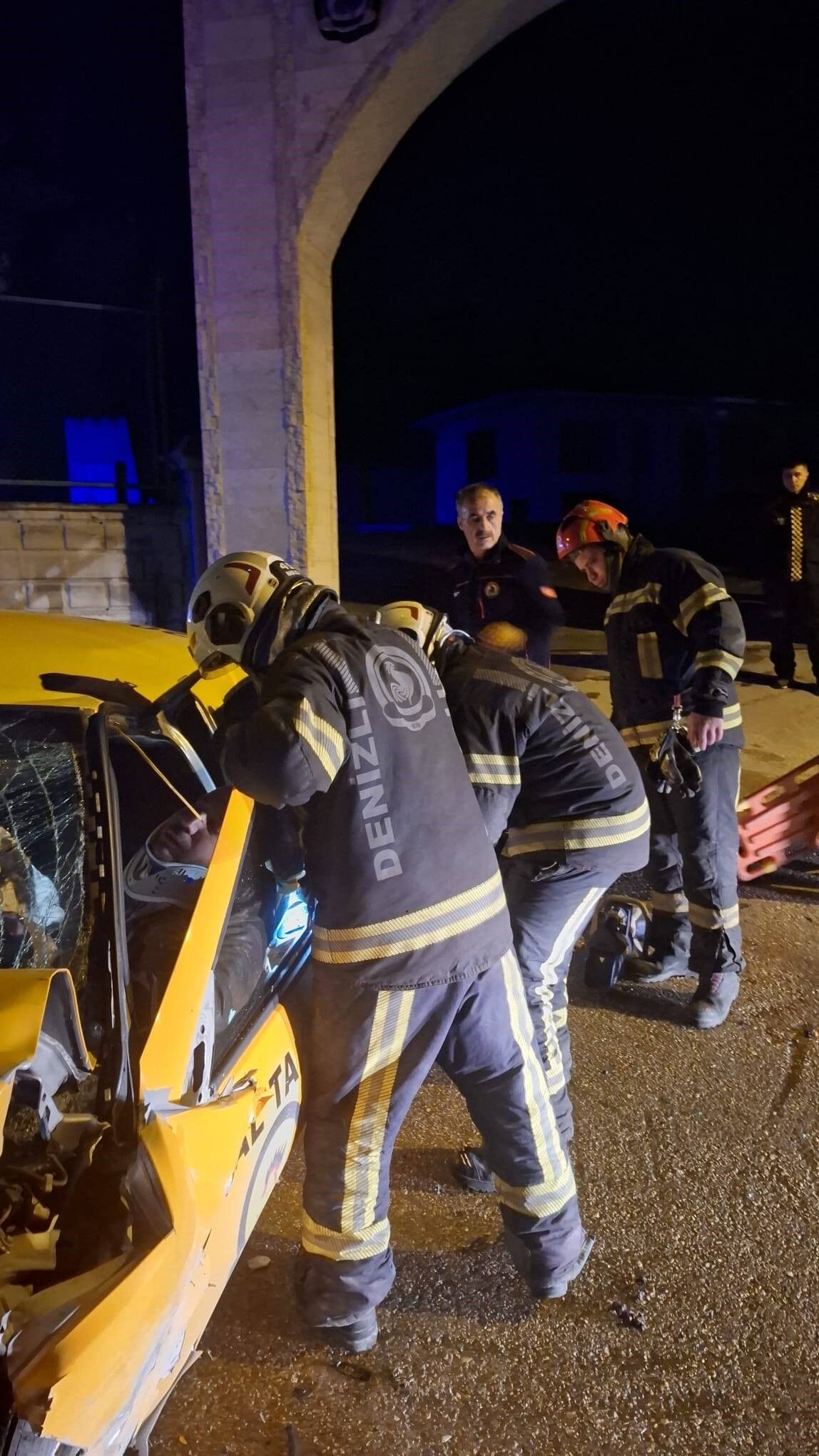 Taksi Icinde Sikismisti Hastaneden Aci Haber Geldi (3)