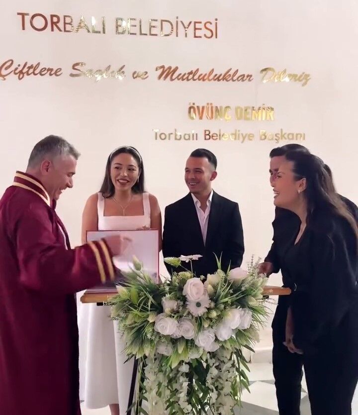 Tanimiyorum Sakasi Panik Yaratti Nikah Memuru Salonu Terk Etti (2)