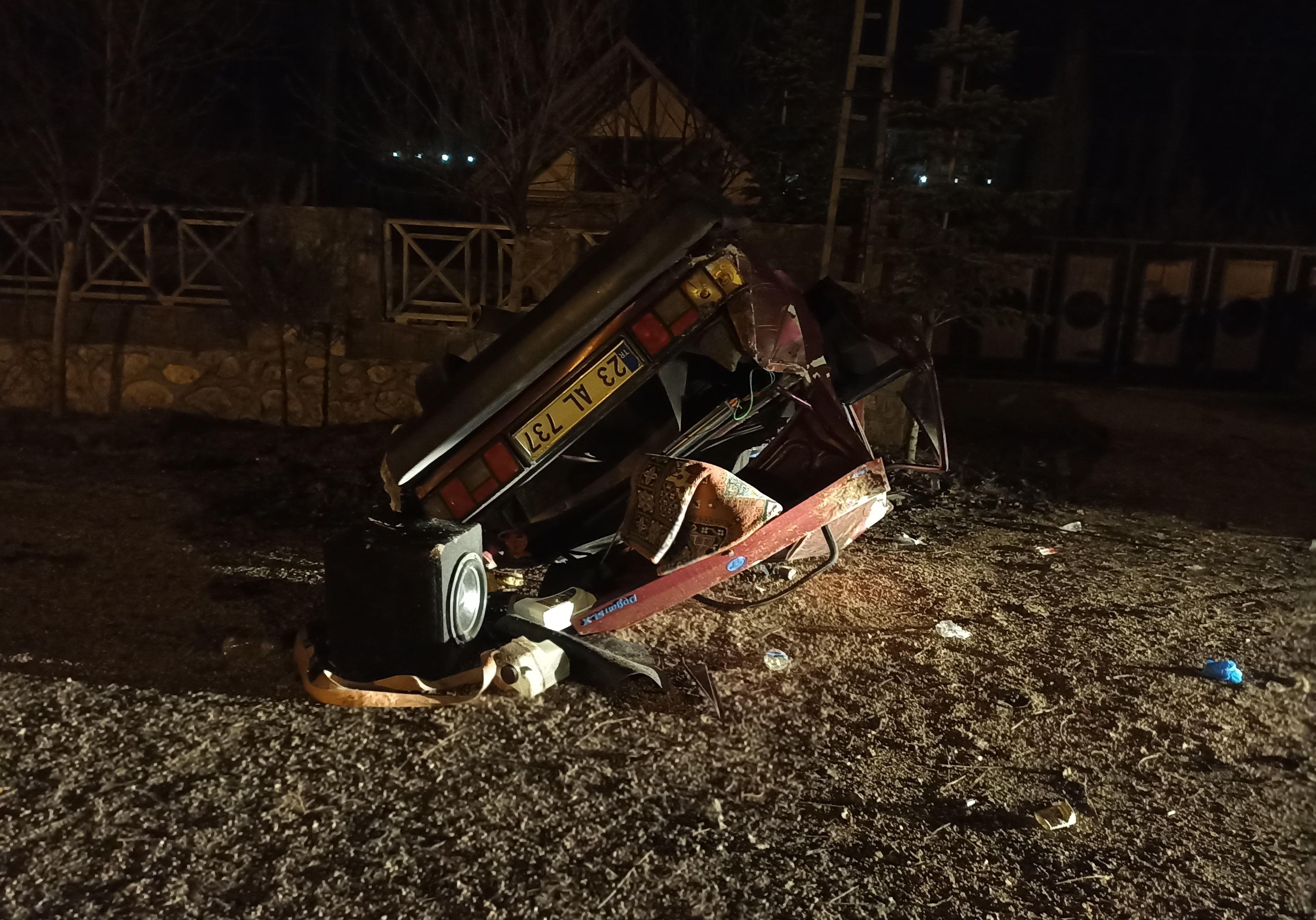 Tofas Marka Otomobil Kagit Gibi Ezildi Bir Kisi Yasamini Yitirdi (3)