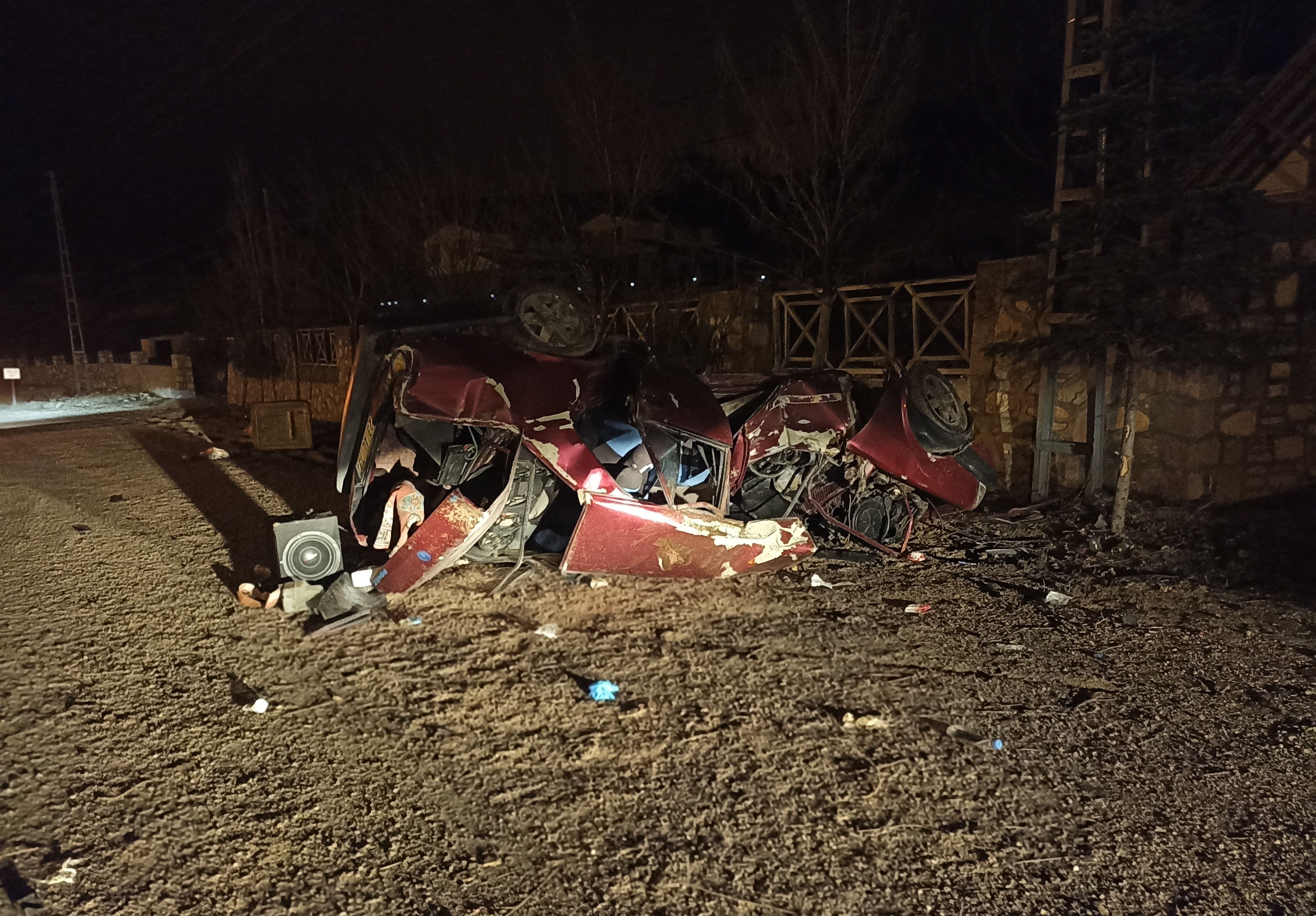 Tofas Marka Otomobil Kagit Gibi Ezildi Bir Kisi Yasamini Yitirdi (4)