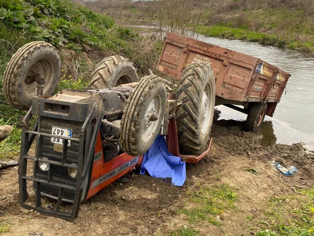 Traktorun Altinda Kalan 46 Yasindaki Adam Hayatini Kaybetti (3)