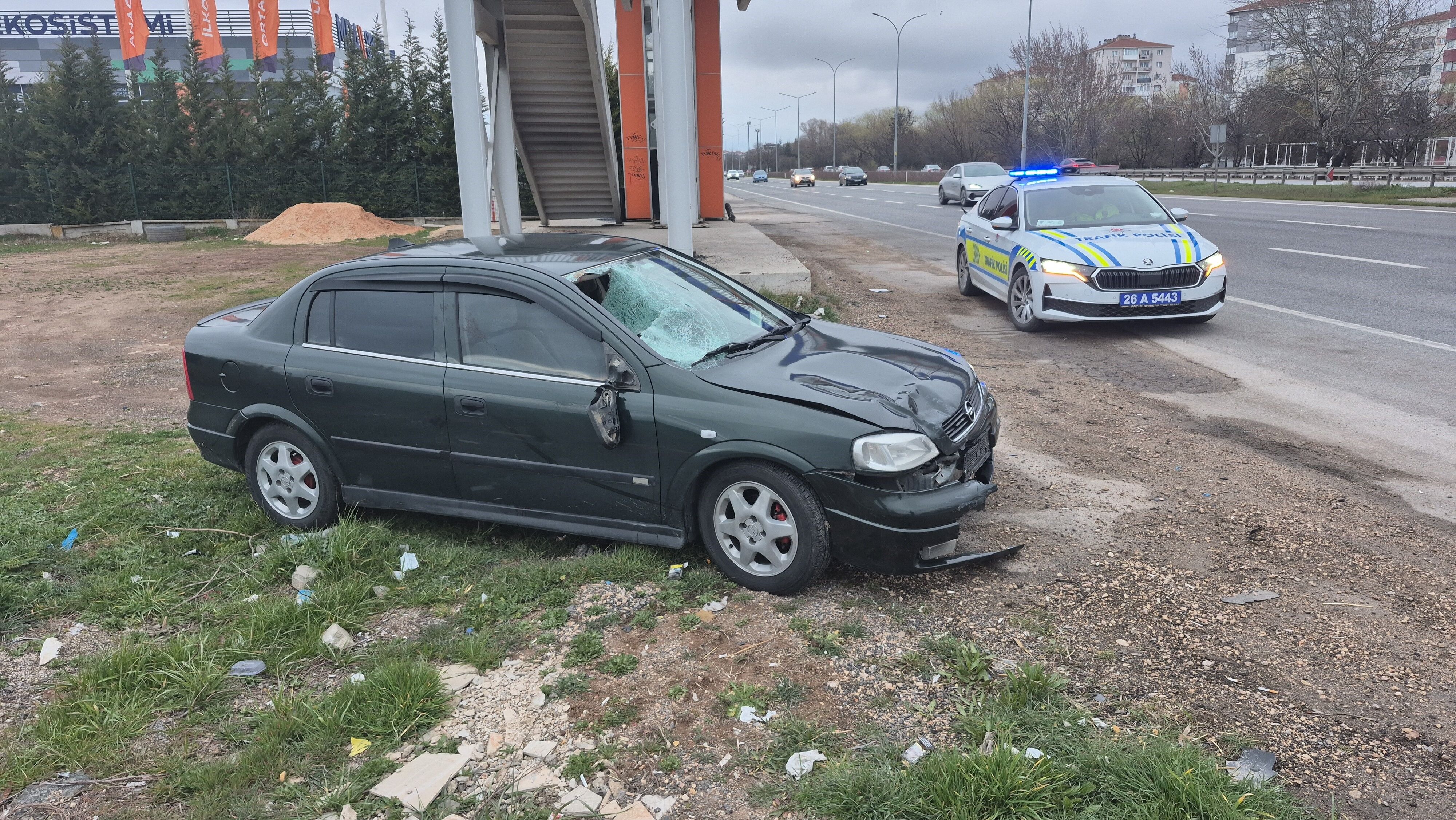 Ust Gecidi Kullanmadi Canindan Oldu (1A)