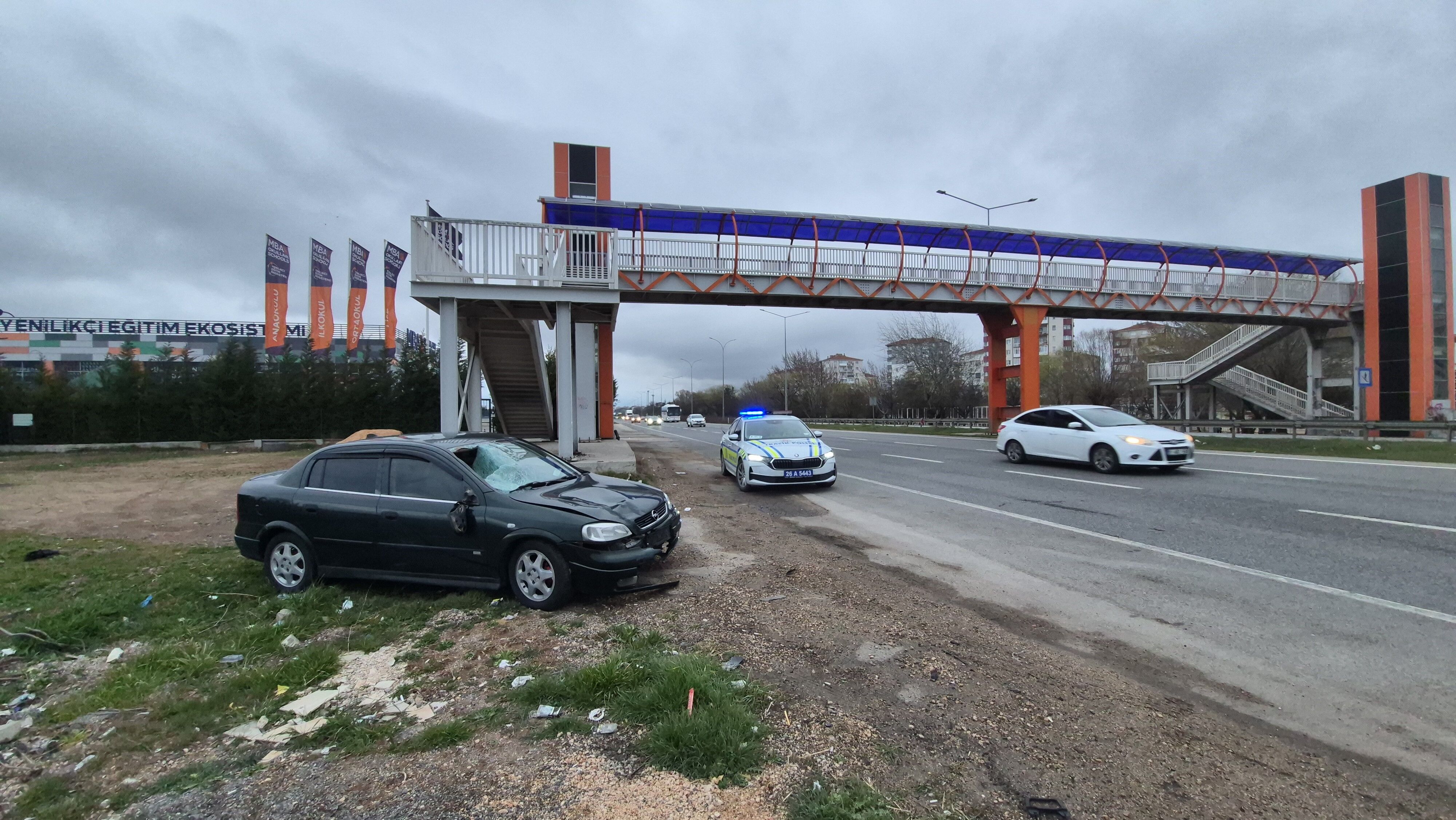 Ust Gecidi Kullanmadi Canindan Oldu (6)