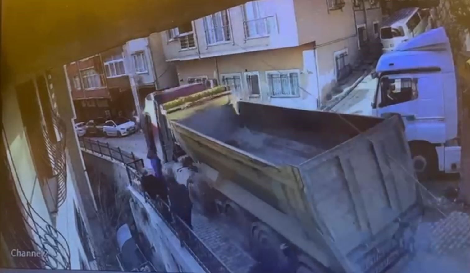 Yeni Goruntuler Ortaya Cikti El Freni Unutulan Kamyon Felakete Yol Acti (1)