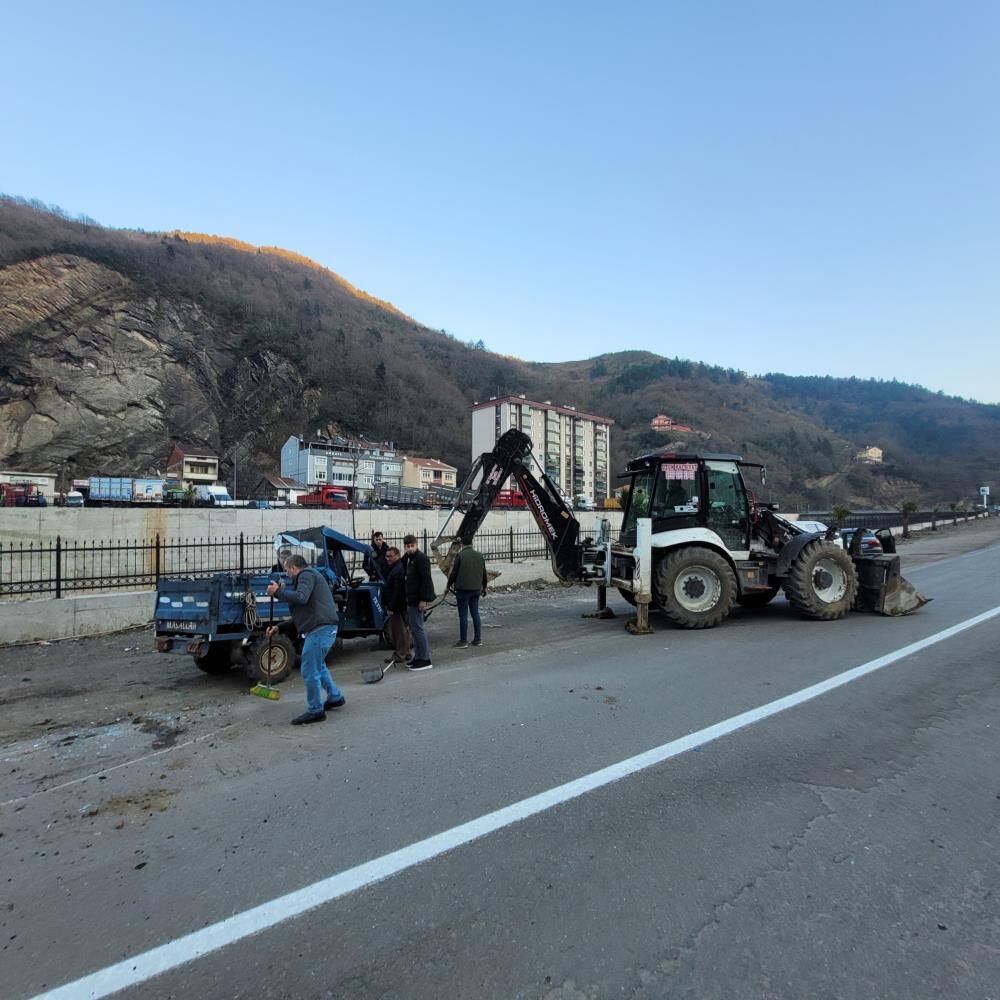 Yolda Seyir Halindeyken Lastik Koptu Patpat Takla Atti (2)