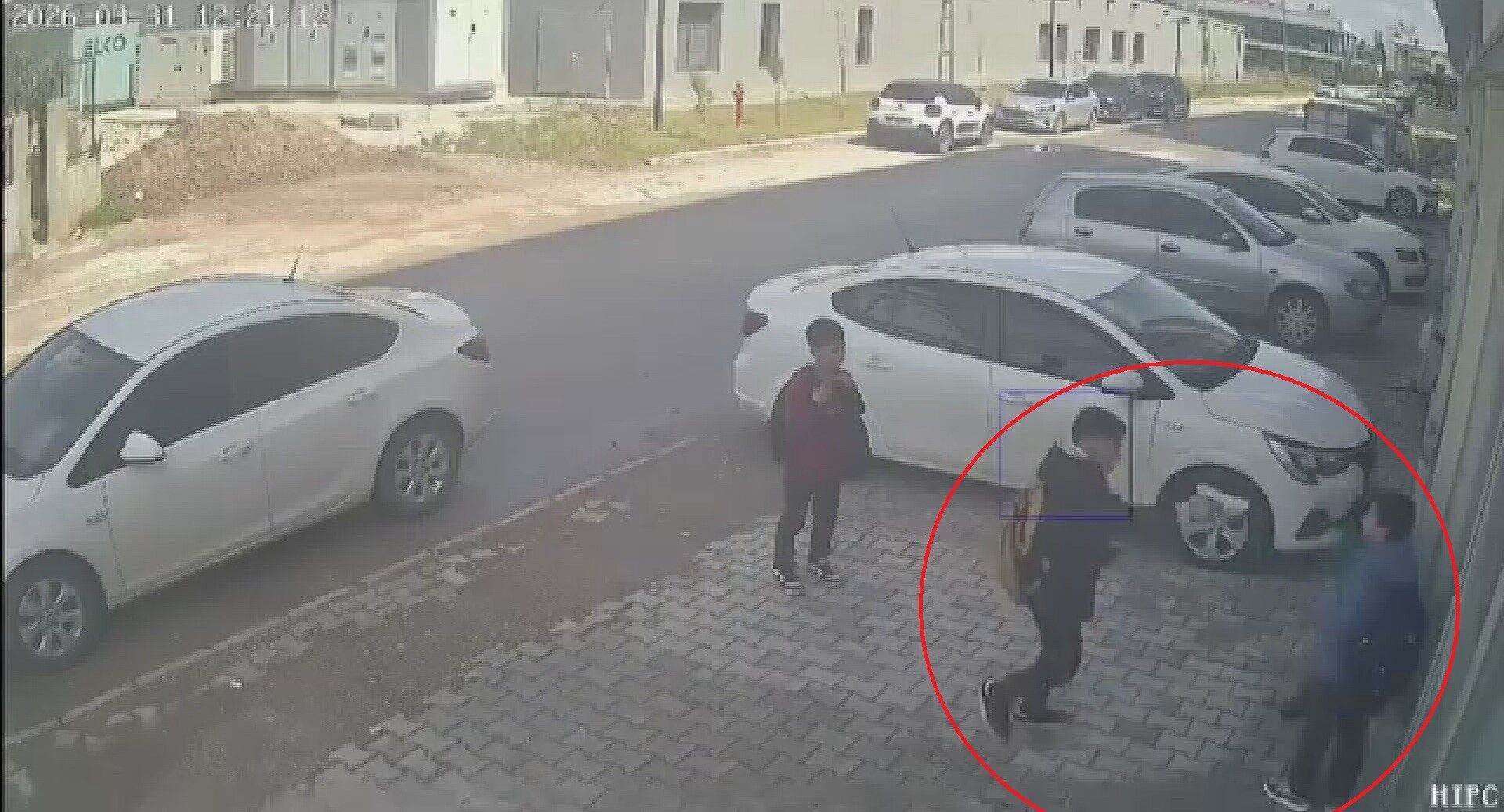 11 Yasindaki Cocuga Mafya Dizisi Korkusu Okul Yolunda Oyuncak Silahli Gasp (2)