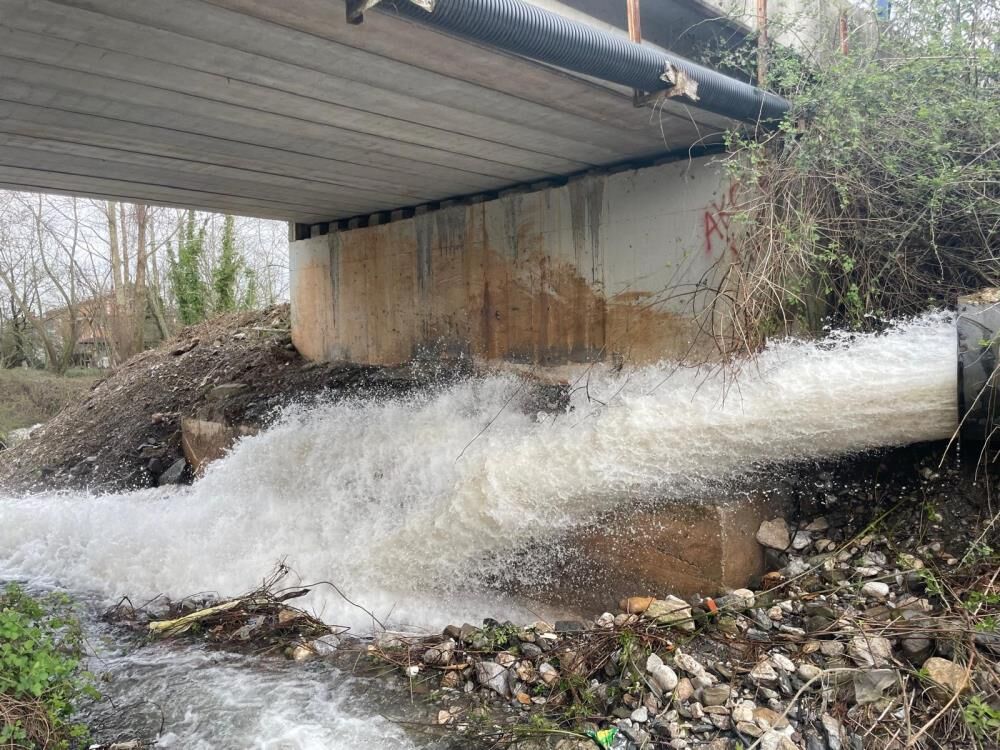 11 Yil Sonra Yeniden Devrede Saganak Bereket Getirdi Baraj Doldu Sular Gole Aktariliyor (3)