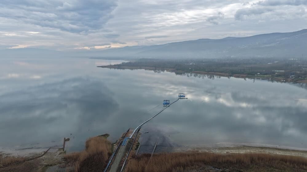 11 Yil Sonra Yeniden Devrede Saganak Bereket Getirdi Baraj Doldu Sular Gole Aktariliyor (4)